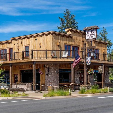 Ski Inn Taphouse Hotel Sisters Bagian luar foto