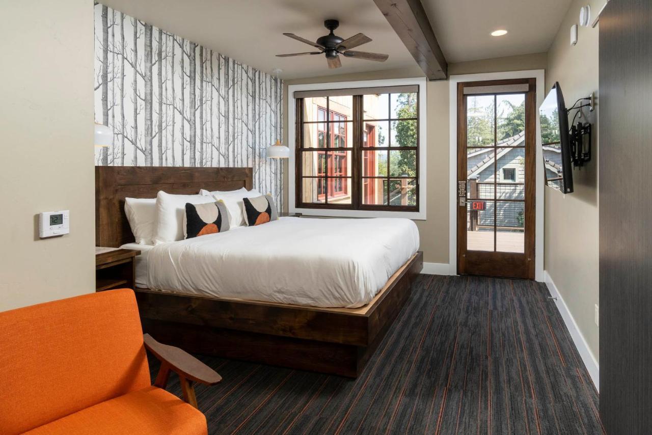 Ski Inn Taphouse Hotel Sisters Bagian luar foto
