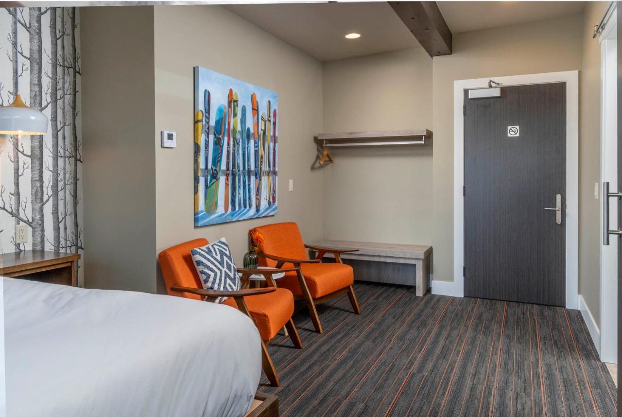 Ski Inn Taphouse Hotel Sisters Bagian luar foto